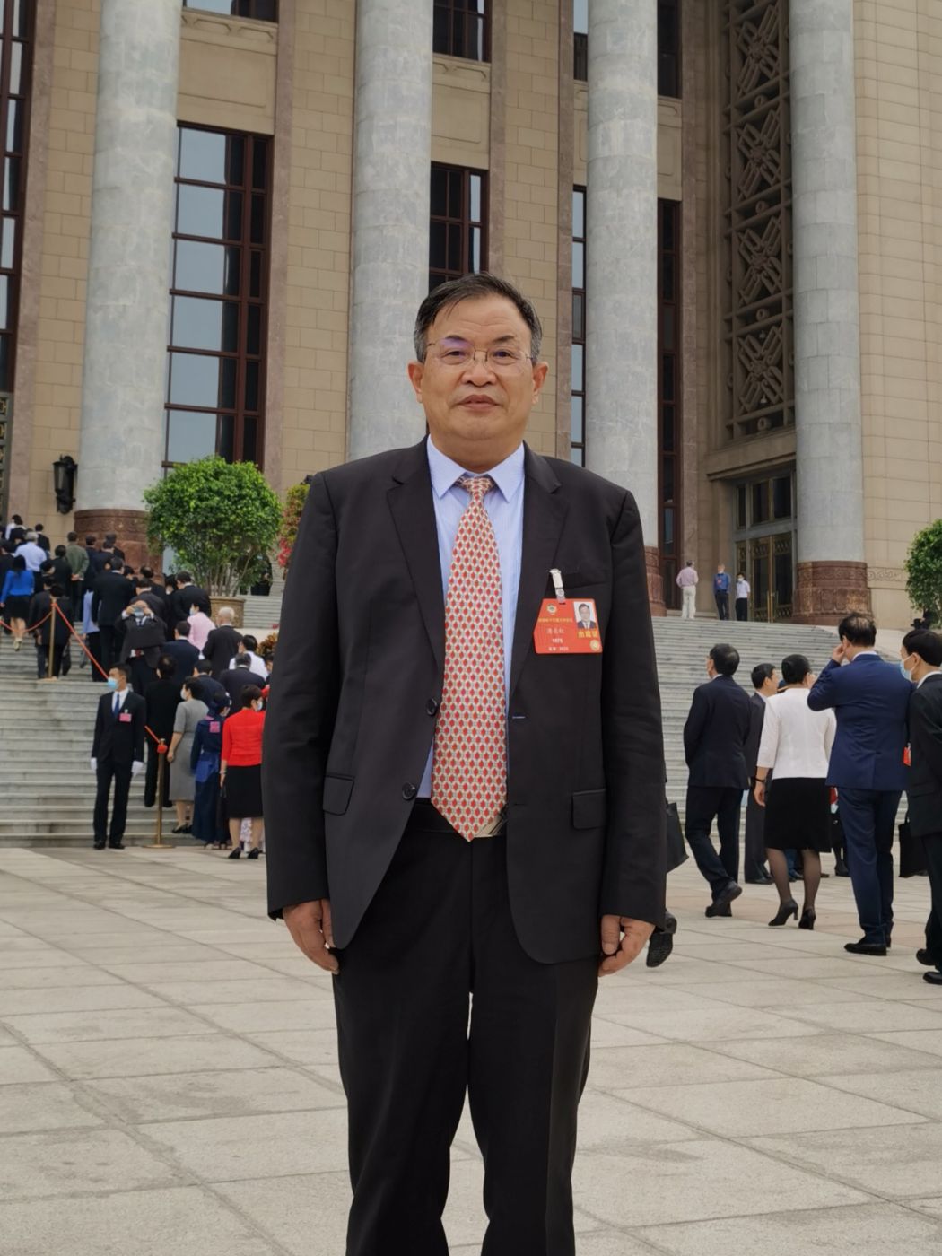 4.全国政协委员、中国工程院院士、星空(中国)首席技术专家唐长红